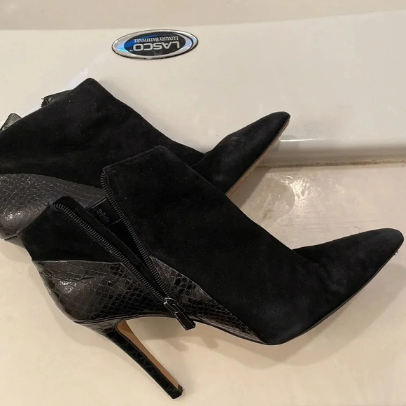 Vince Camuto boots size 10 - Picture 3 of 6